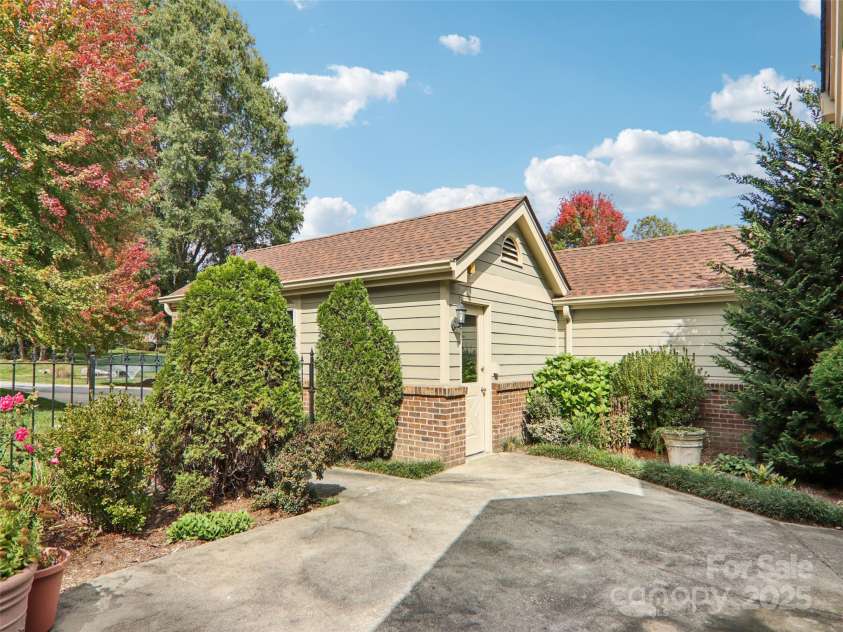 102 Glenbrook Drive, Hendersonville, NC 28739.  MLS# CAR4313168, YatesRealty ID 8160. 