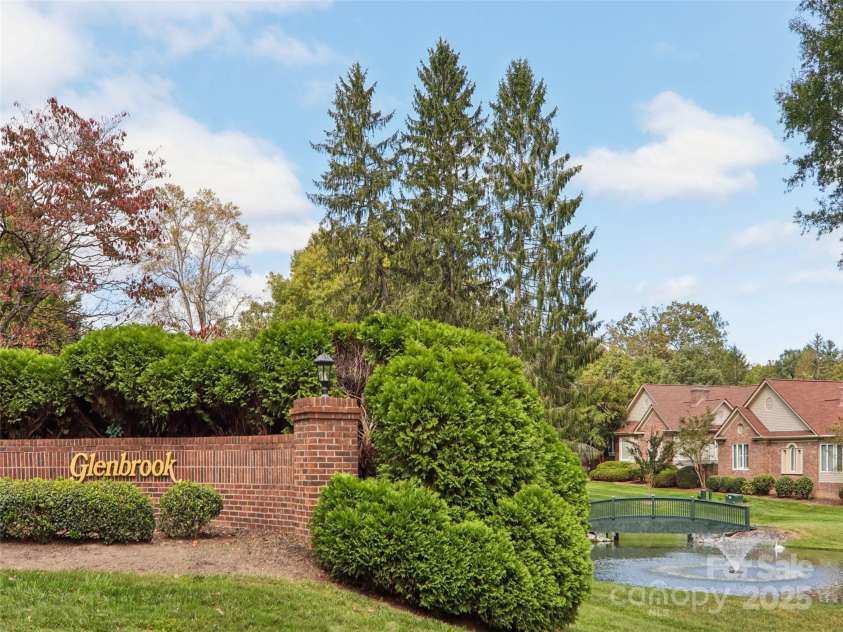 102 Glenbrook Drive, Hendersonville, NC 28739.  MLS# CAR4313168, YatesRealty ID 8160. 