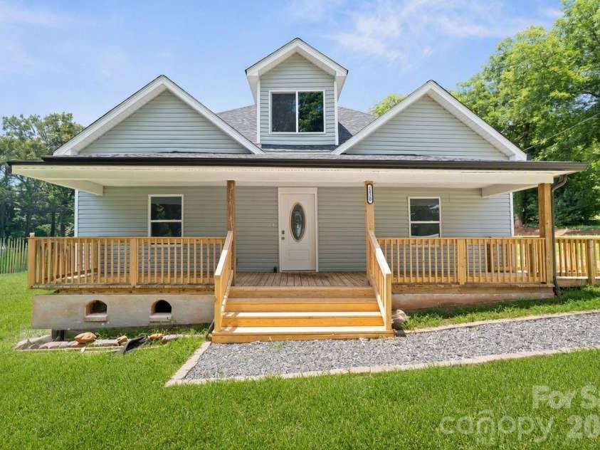 1820 Hewitt Avenue, Newton, NC 28658.  MLS# CAR4399836, YatesRealty ID 8161. 