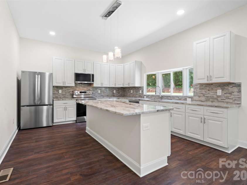 1820 Hewitt Avenue, Newton, NC 28658.  MLS# CAR4399836, YatesRealty ID 8161. 