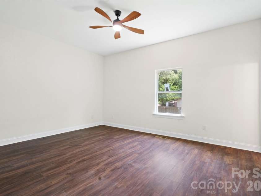 1820 Hewitt Avenue, Newton, NC 28658.  MLS# CAR4399836, YatesRealty ID 8161. 