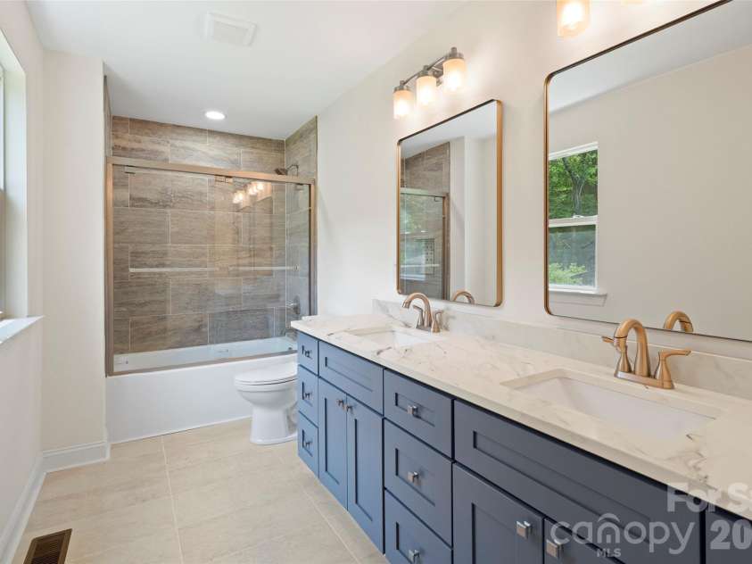 1820 Hewitt Avenue, Newton, NC 28658.  MLS# CAR4399836, YatesRealty ID 8161. 