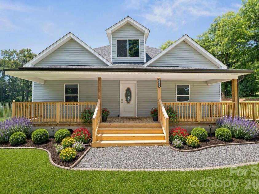 1820 Hewitt Avenue, Newton, NC 28658.  MLS# CAR4399836, YatesRealty ID 8161. Digitally enhanced