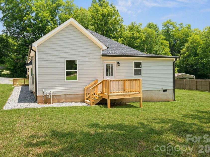 1820 Hewitt Avenue, Newton, NC 28658.  MLS# CAR4399836, YatesRealty ID 8161. Lawn digitally enhanced