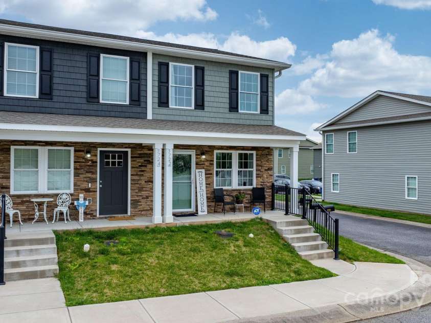 3722 Windy Pine Lane, Hickory, NC 28601.  MLS# CAR4245761, YatesRealty ID 8161. 