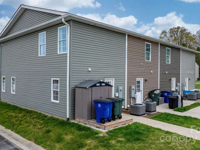 3722 Windy Pine Lane, Hickory, NC 28601.  MLS# CAR4245761, YatesRealty ID 8161. 