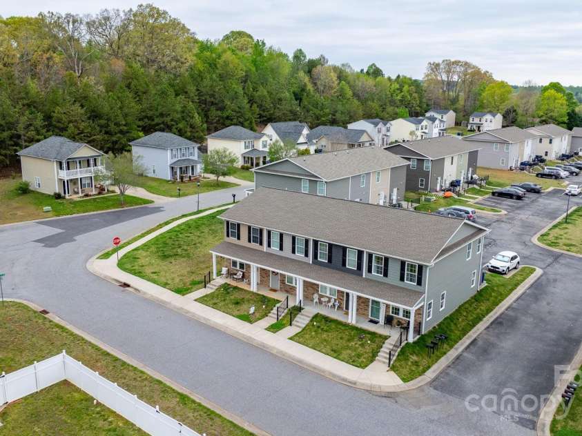 3722 Windy Pine Lane, Hickory, NC 28601.  MLS# CAR4245761, YatesRealty ID 8161. 