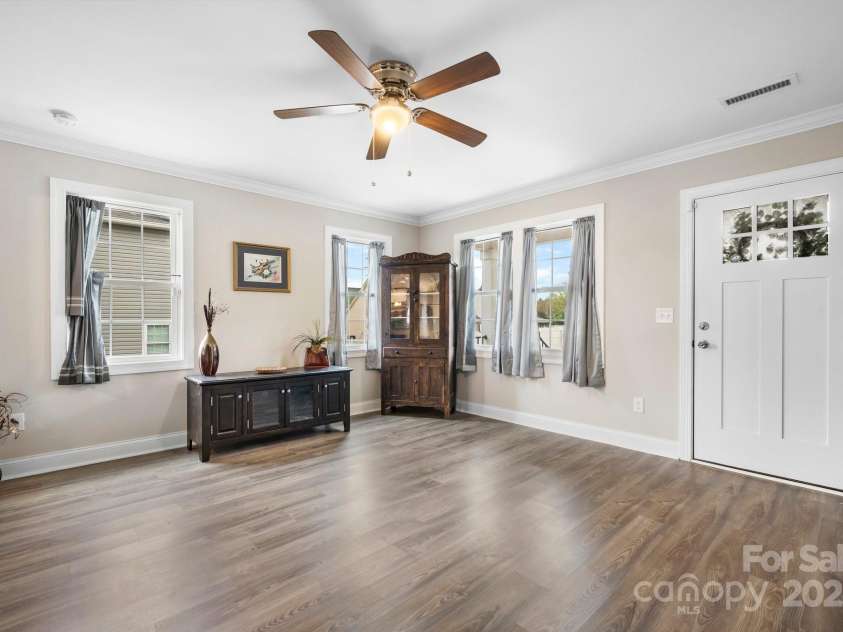 3722 Windy Pine Lane, Hickory, NC 28601.  MLS# CAR4245761, YatesRealty ID 8161. 