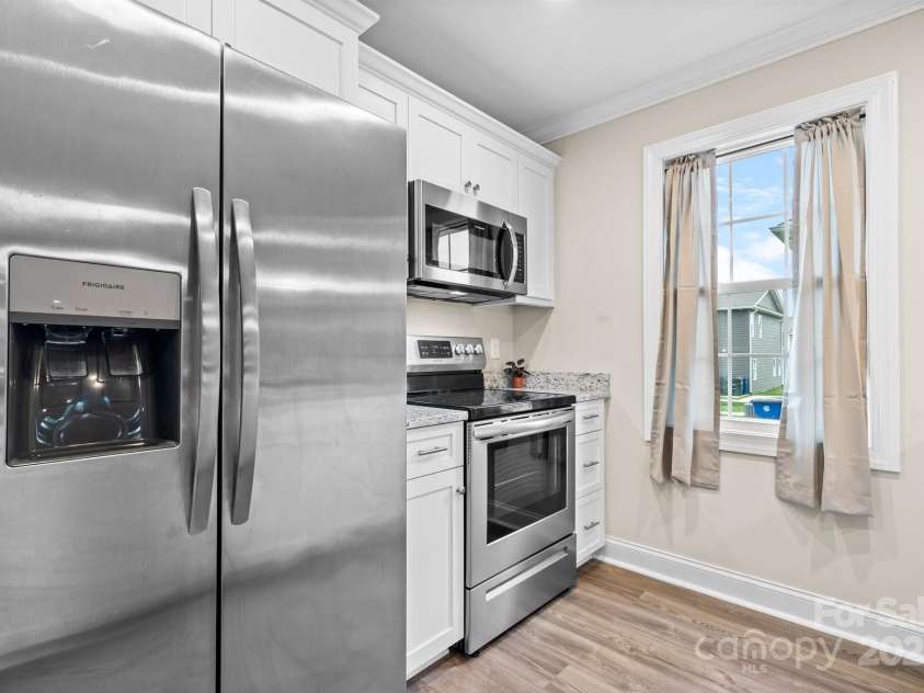 3722 Windy Pine Lane, Hickory, NC 28601.  MLS# CAR4245761, YatesRealty ID 8161. 