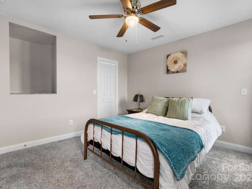 3722 Windy Pine Lane, Hickory, NC 28601.  MLS# CAR4245761, YatesRealty ID 8161. 