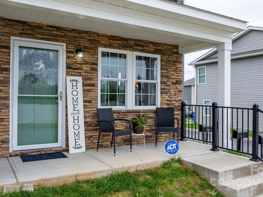 3722 Windy Pine Lane, Hickory, NC 28601.  MLS# CAR4245761, YatesRealty ID 8161. 