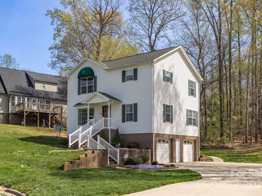 106 Zachary Kent Drive, Archdale, NC 27263.  MLS# CAR4243527, YatesRealty ID 8162. 
