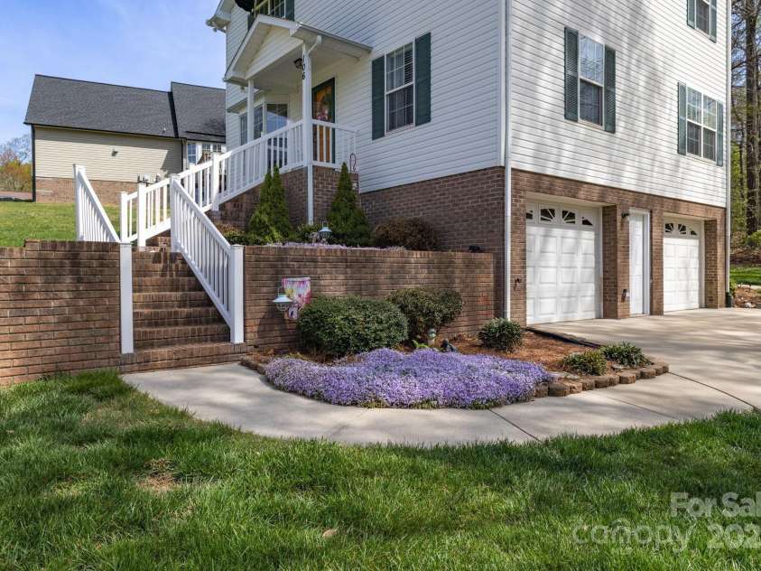 106 Zachary Kent Drive, Archdale, NC 27263.  MLS# CAR4243527, YatesRealty ID 8162. 