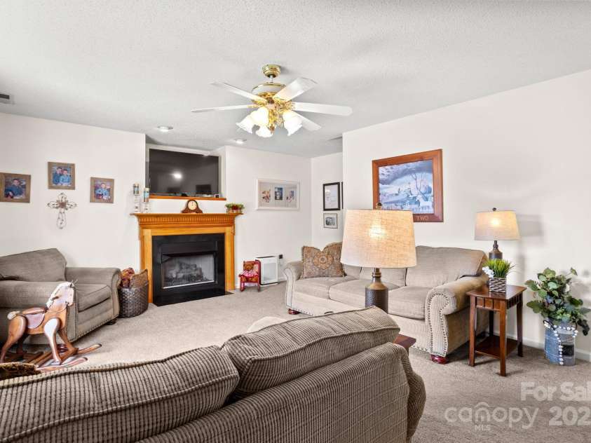106 Zachary Kent Drive, Archdale, NC 27263.  MLS# CAR4243527, YatesRealty ID 8162. 