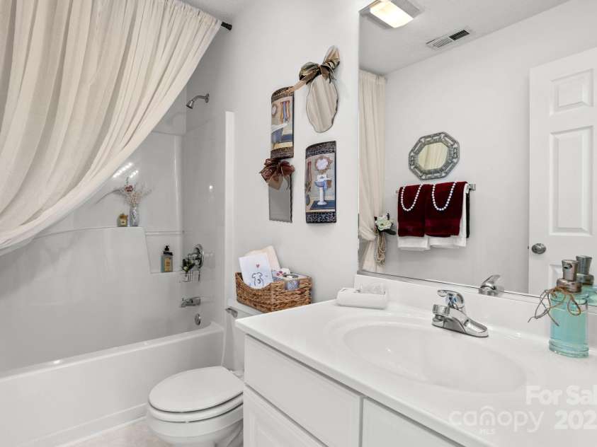 106 Zachary Kent Drive, Archdale, NC 27263.  MLS# CAR4243527, YatesRealty ID 8162. 