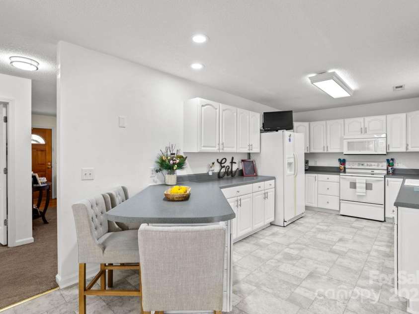 106 Zachary Kent Drive, Archdale, NC 27263.  MLS# CAR4243527, YatesRealty ID 8162. 