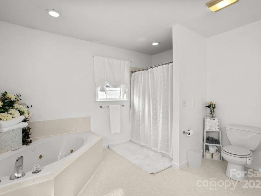 106 Zachary Kent Drive, Archdale, NC 27263.  MLS# CAR4243527, YatesRealty ID 8162. 