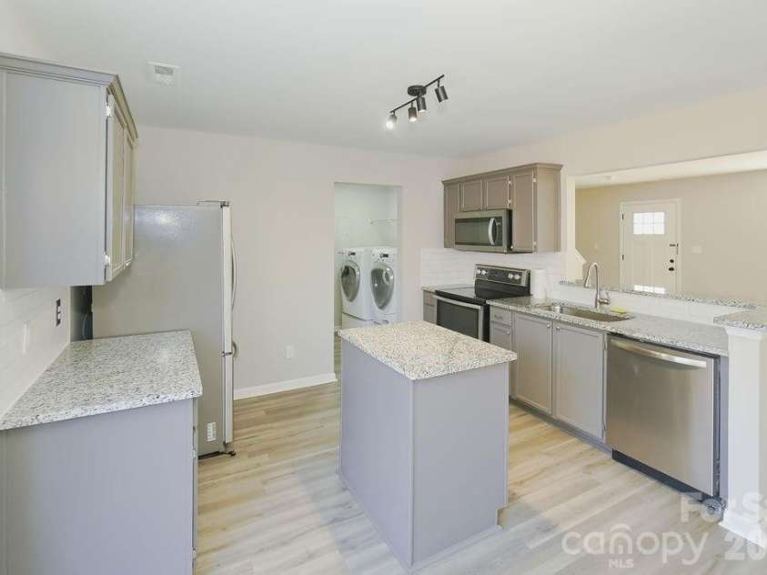 9614 Rau Court, Charlotte, NC 28215.  MLS# CAR4346635, YatesRealty ID 8162. 