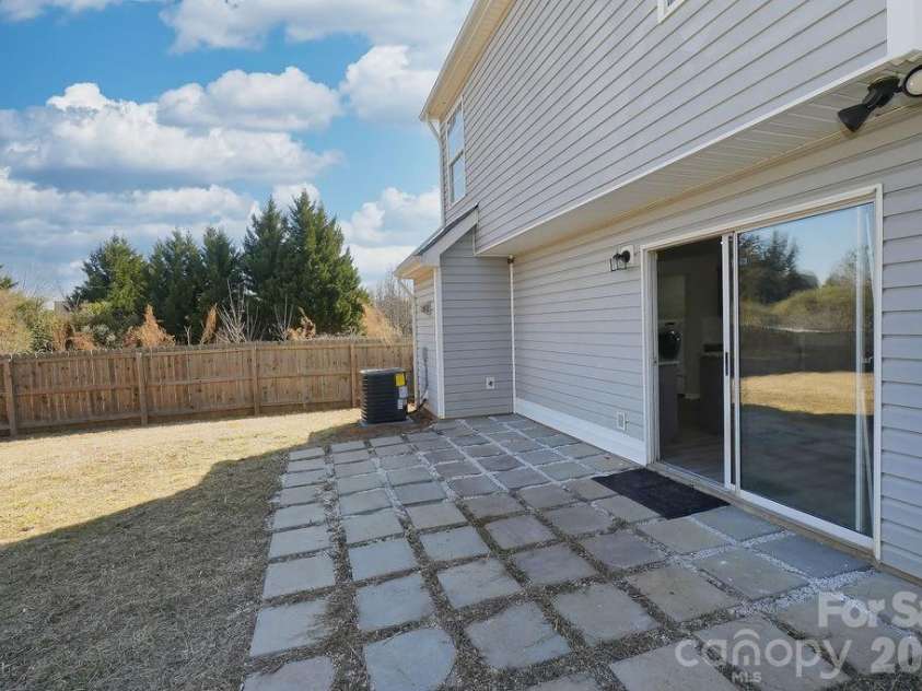 9614 Rau Court, Charlotte, NC 28215.  MLS# CAR4346635, YatesRealty ID 8162. 