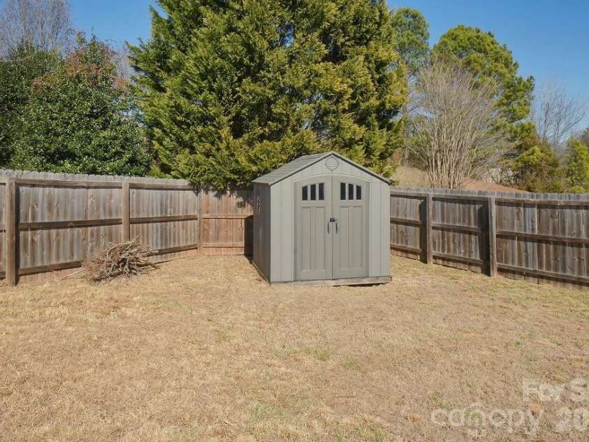 9614 Rau Court, Charlotte, NC 28215.  MLS# CAR4346635, YatesRealty ID 8162. 
