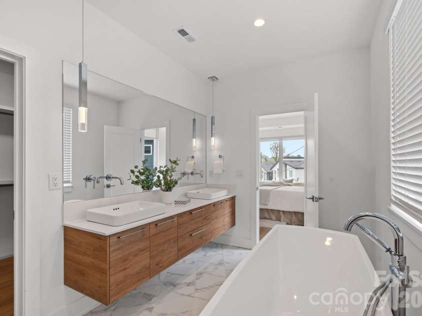 101 Mattoon Street, Charlotte, NC 28216.  MLS# CAR4394522, YatesRealty ID 8163. 