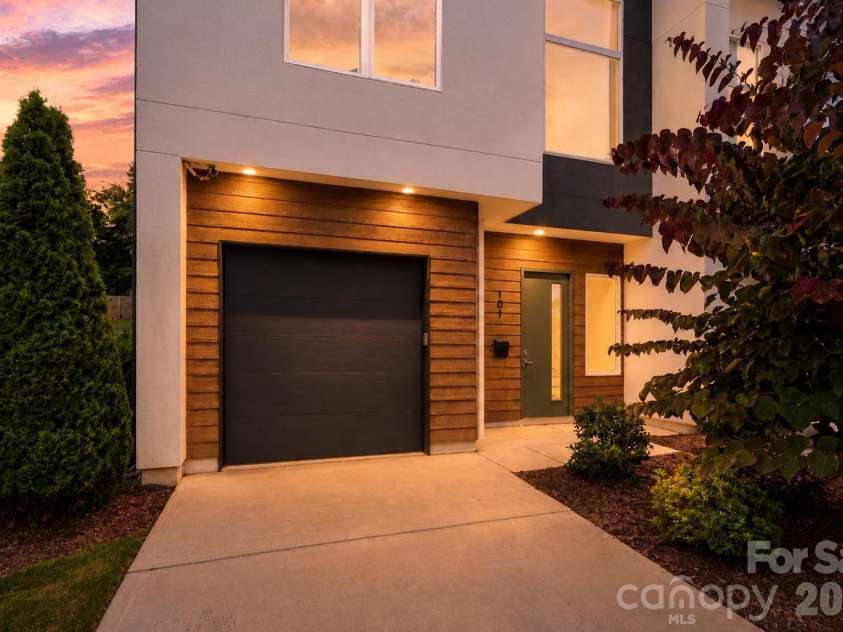 101 Mattoon Street, Charlotte, NC 28216.  MLS# CAR4394522, YatesRealty ID 8163. 