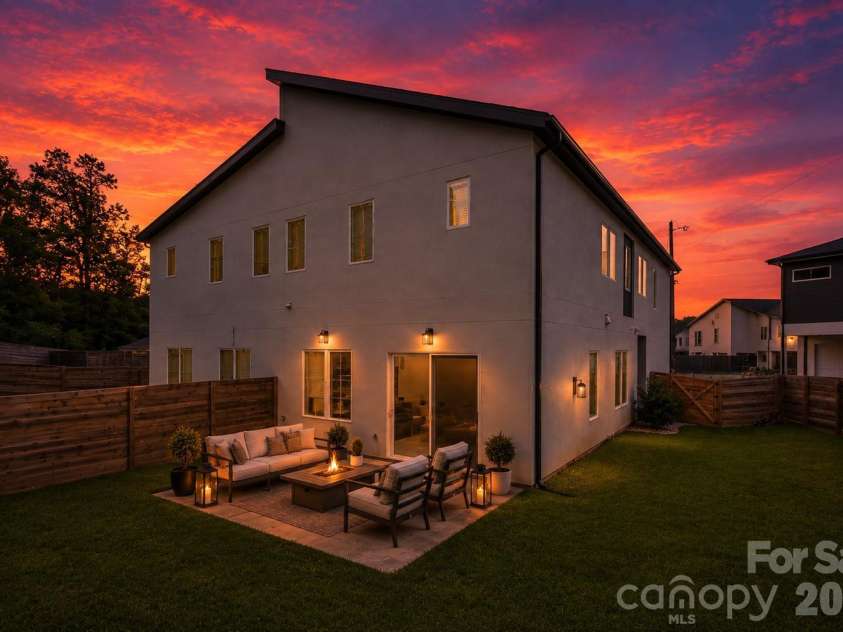 101 Mattoon Street, Charlotte, NC 28216.  MLS# CAR4394522, YatesRealty ID 8163. 