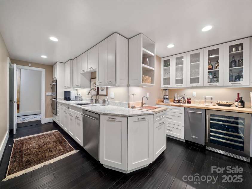 538 Main Street, Hendersonville, NC 28792.  MLS# CAR4250407, YatesRealty ID 8163. 