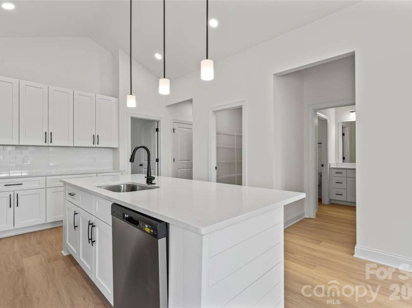 113 Edinburgh Court, Statesville, NC 28625.  MLS# CAR4331243, YatesRealty ID 8164. Kitchen