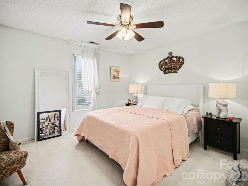 401 Holman Drive, Shelby, NC 28150.  MLS# CAR4350877, YatesRealty ID 8165. 