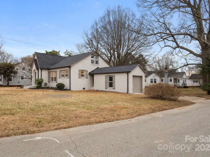 315 2nd Street, Cherryville, NC 28021.  MLS# CAR4218546, YatesRealty ID 8166. 