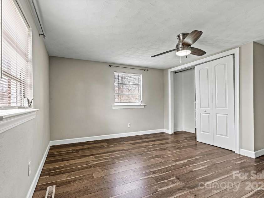 1407 17th Avenue, Hickory, NC 28601.  MLS# CAR4232317, YatesRealty ID 8167. 