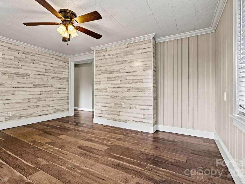 1407 17th Avenue, Hickory, NC 28601.  MLS# CAR4232317, YatesRealty ID 8167. Living Room/Kitchen Entry view