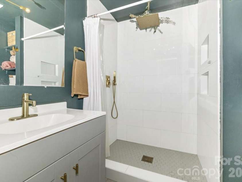 126 Laura Road, Mooresville, NC 28117.  MLS# CAR4326763, YatesRealty ID 8169. 