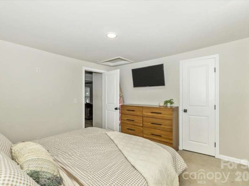 126 Laura Road, Mooresville, NC 28117.  MLS# CAR4326763, YatesRealty ID 8169. 