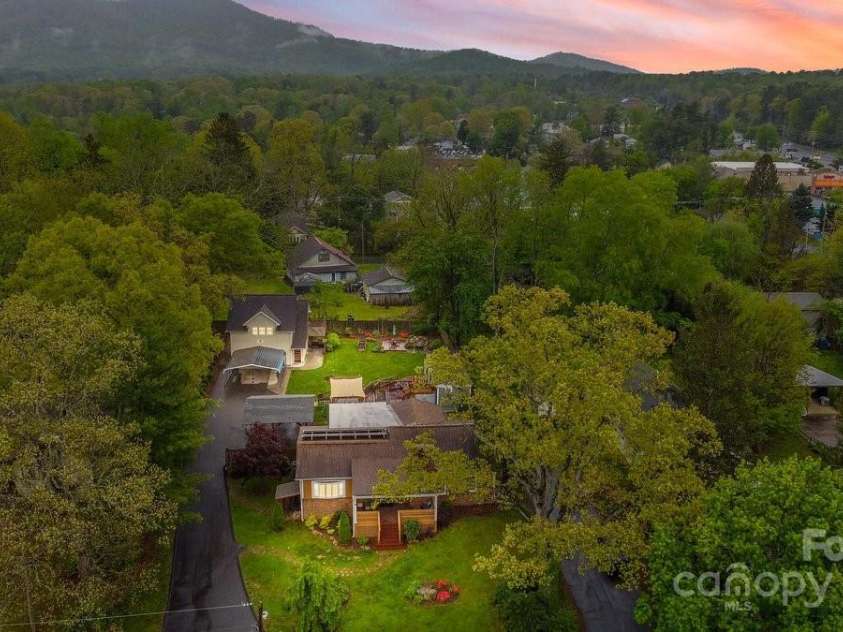 54 Fairview Street, Asheville, NC 28803.  MLS# CAR4237978, YatesRealty ID 8169. 
