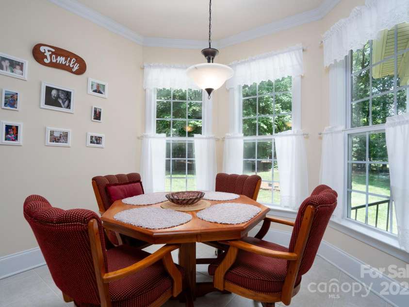 119 Barton Place, Mooresville, NC 28117.  MLS# CAR4218904, YatesRealty ID 817. Eat in area off kitchen