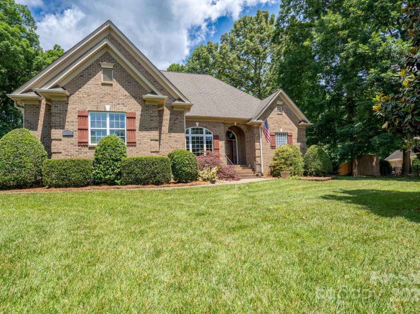 119 Barton Place, Mooresville, NC 28117.  MLS# CAR4218904, YatesRealty ID 817. Front yard