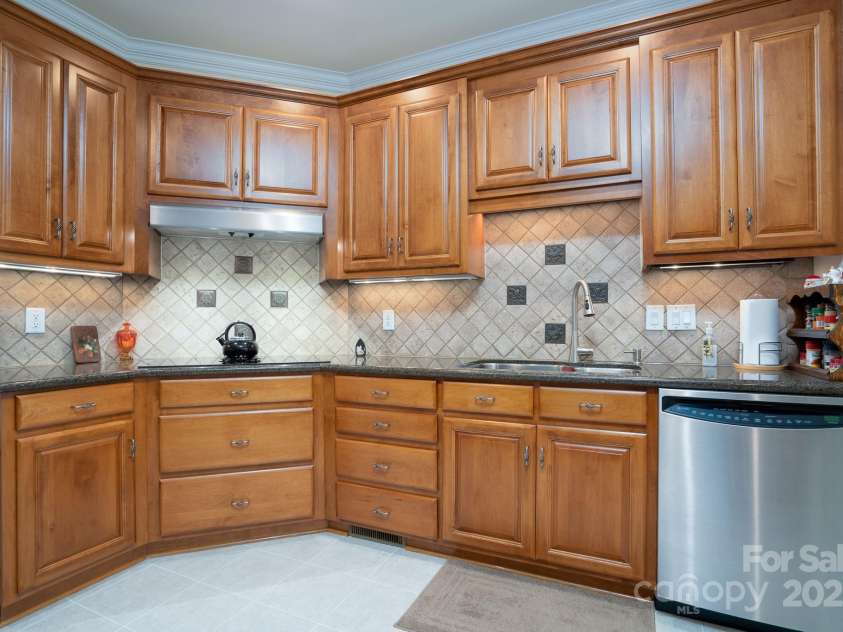 119 Barton Place, Mooresville, NC 28117.  MLS# CAR4218904, YatesRealty ID 817. Kitchen