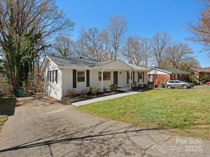 724 Merridale Drive, Charlotte, NC 28214.  MLS# CAR4228503, YatesRealty ID 8170. Front View and Driveway
