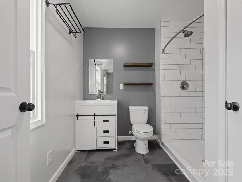 724 Merridale Drive, Charlotte, NC 28214.  MLS# CAR4228503, YatesRealty ID 8170. Full bath