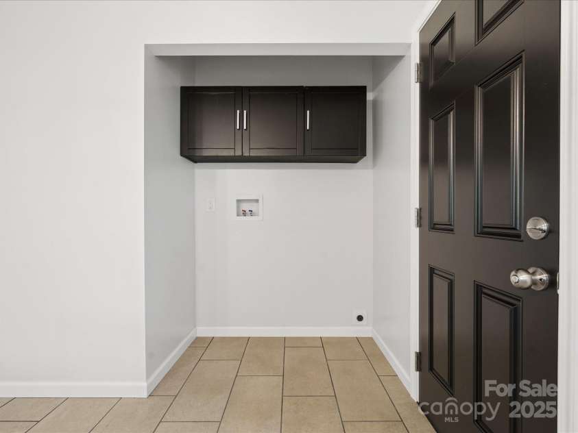 724 Merridale Drive, Charlotte, NC 28214.  MLS# CAR4228503, YatesRealty ID 8170. Laundry Area
