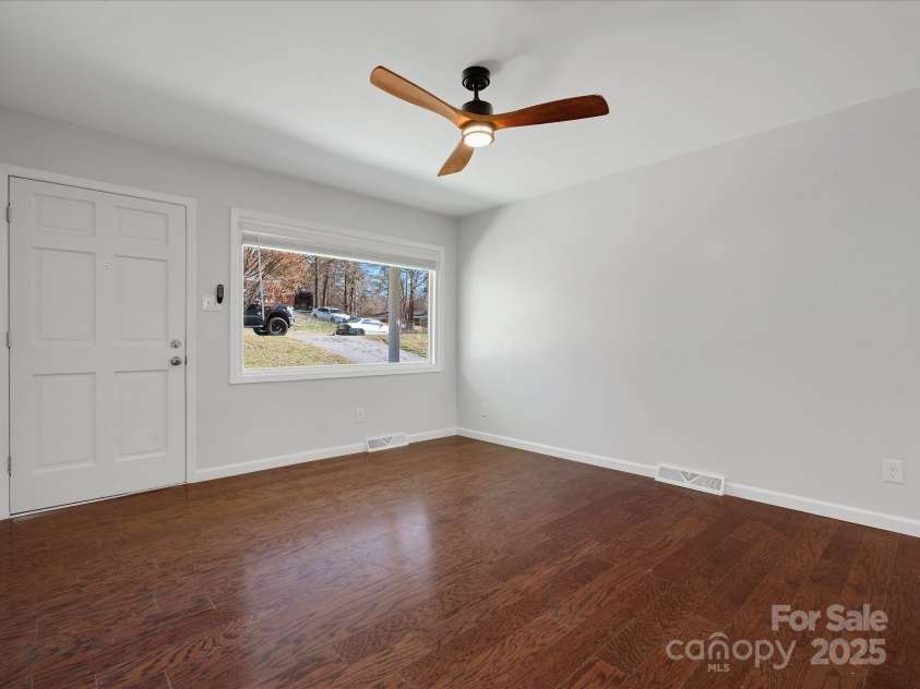 724 Merridale Drive, Charlotte, NC 28214.  MLS# CAR4228503, YatesRealty ID 8170. Living Room