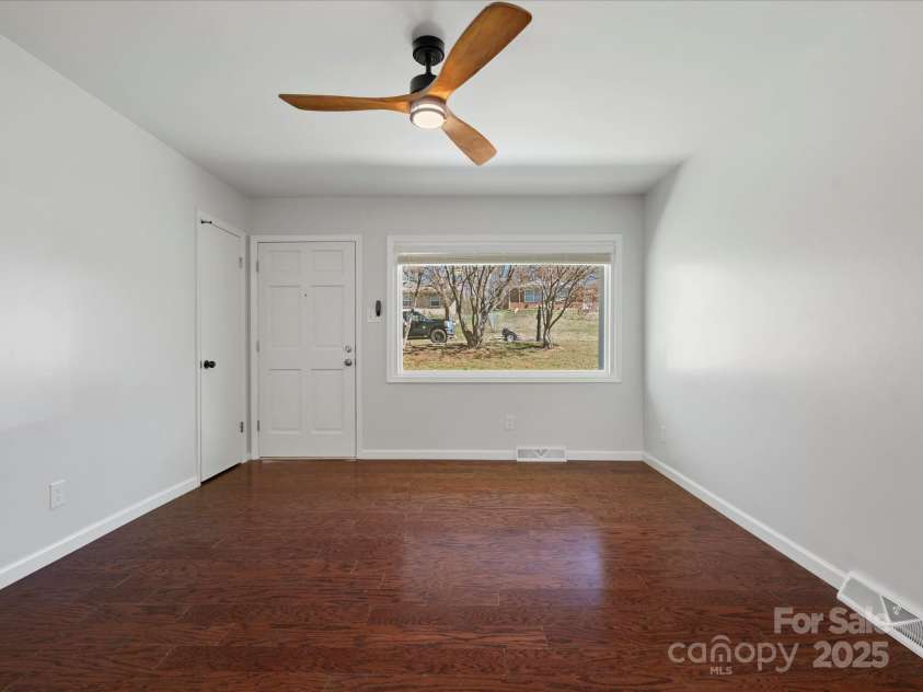 724 Merridale Drive, Charlotte, NC 28214.  MLS# CAR4228503, YatesRealty ID 8170. Living Room