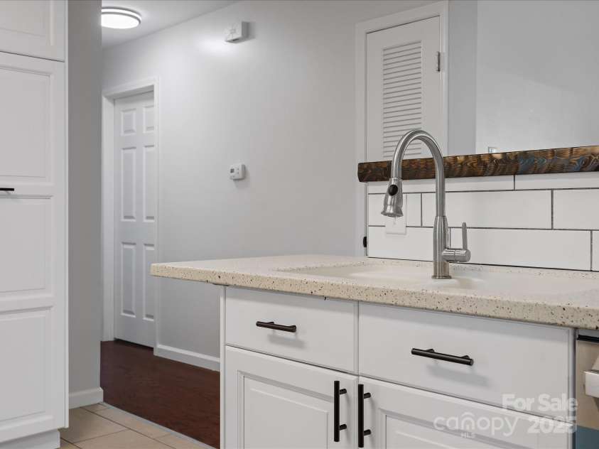 724 Merridale Drive, Charlotte, NC 28214.  MLS# CAR4228503, YatesRealty ID 8170. Open concept kitchen