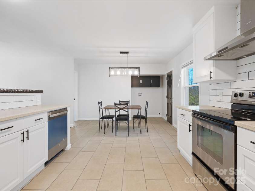 724 Merridale Drive, Charlotte, NC 28214.  MLS# CAR4228503, YatesRealty ID 8170. Open concept kitchen
