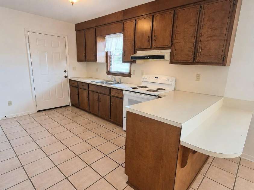 1368 Cajah Mountain Road, Hudson, NC 28638.  MLS# CAR4364291, YatesRealty ID 8171. Ceramic Tile Flooring