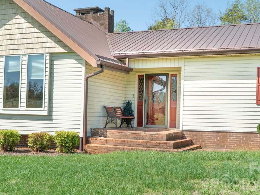 1368 Cajah Mountain Road, Hudson, NC 28638.  MLS# CAR4364291, YatesRealty ID 8171. Entry to Front Foyer