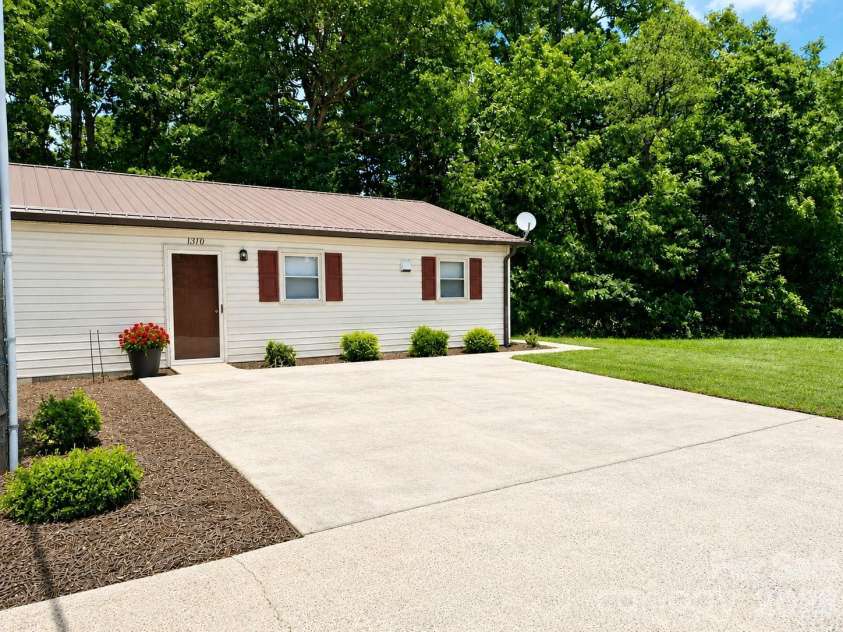1368 Cajah Mountain Road, Hudson, NC 28638.  MLS# CAR4364291, YatesRealty ID 8171. One Level 2 Bdrm Apartment Entry