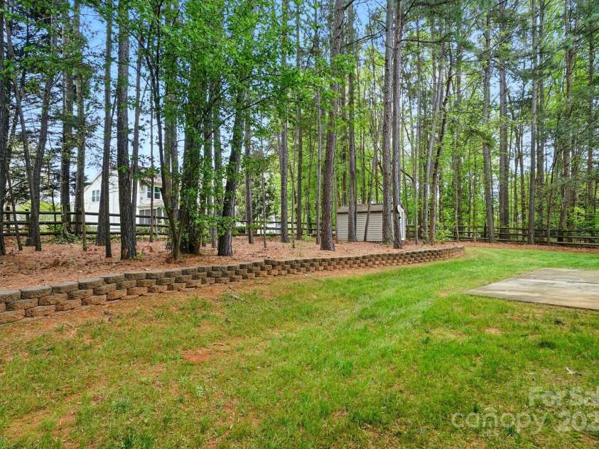 212 Kilborne Road, Mooresville, NC 28117.  MLS# CAR4245261, YatesRealty ID 8173. Beautifully Landscaped